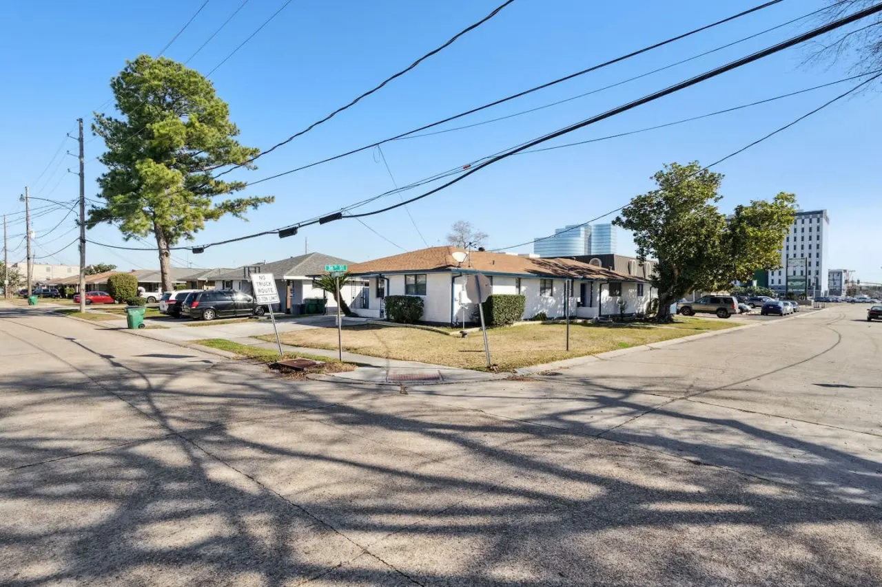 Luxurious 3-Bedroom Retreat: Your Gateway to New Orleans Fun! 11
