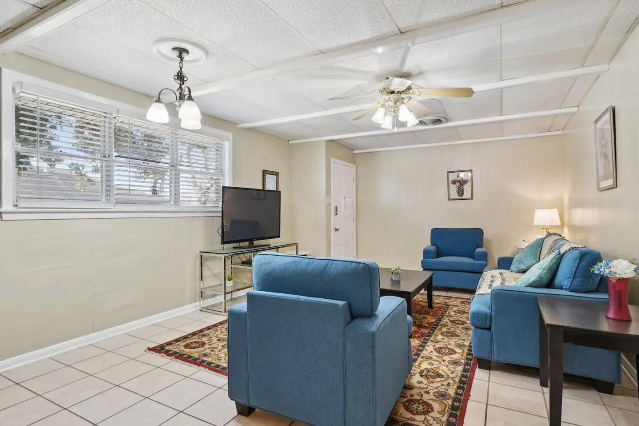 Luxurious 3-Bedroom Retreat: Your Gateway to New Orleans Fun! 6