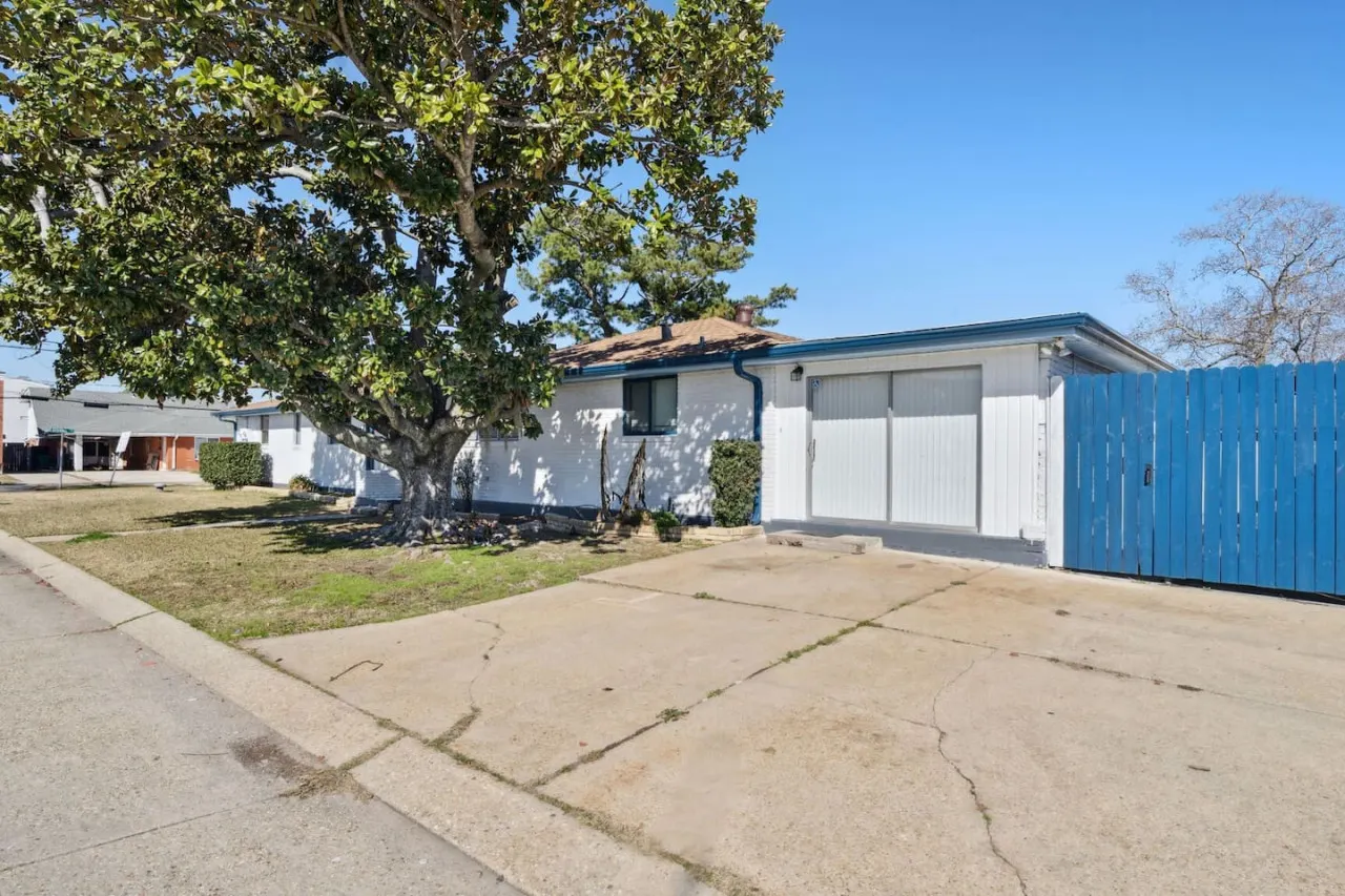 Luxurious 3-Bedroom Retreat: Your Gateway to New Orleans Fun! 8