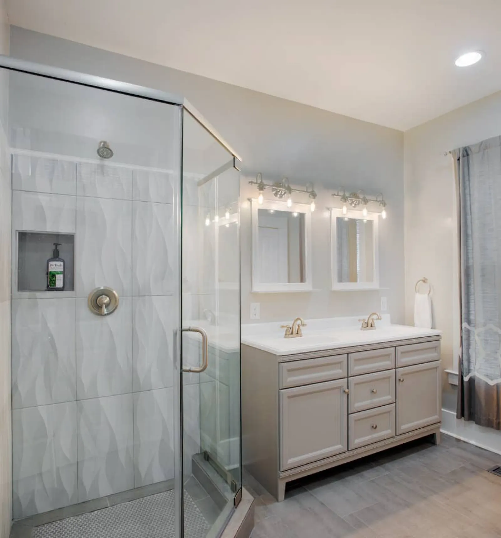 107 E Waldburg Huge 5 bed, 5 bath in Historic Downtown Savannah 2