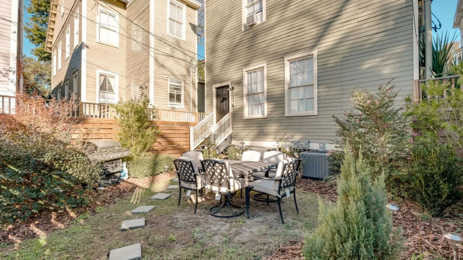 107 E Waldburg Huge 5 bed, 5 bath in Historic Downtown Savannah 18