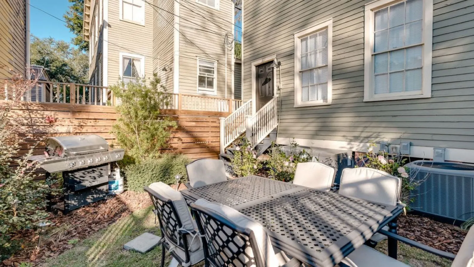 107 E Waldburg Huge 5 bed, 5 bath in Historic Downtown Savannah 19