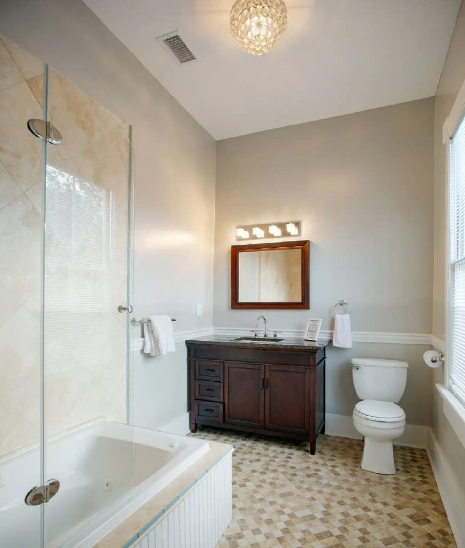 107 E Waldburg Huge 5 bed, 5 bath in Historic Downtown Savannah 5
