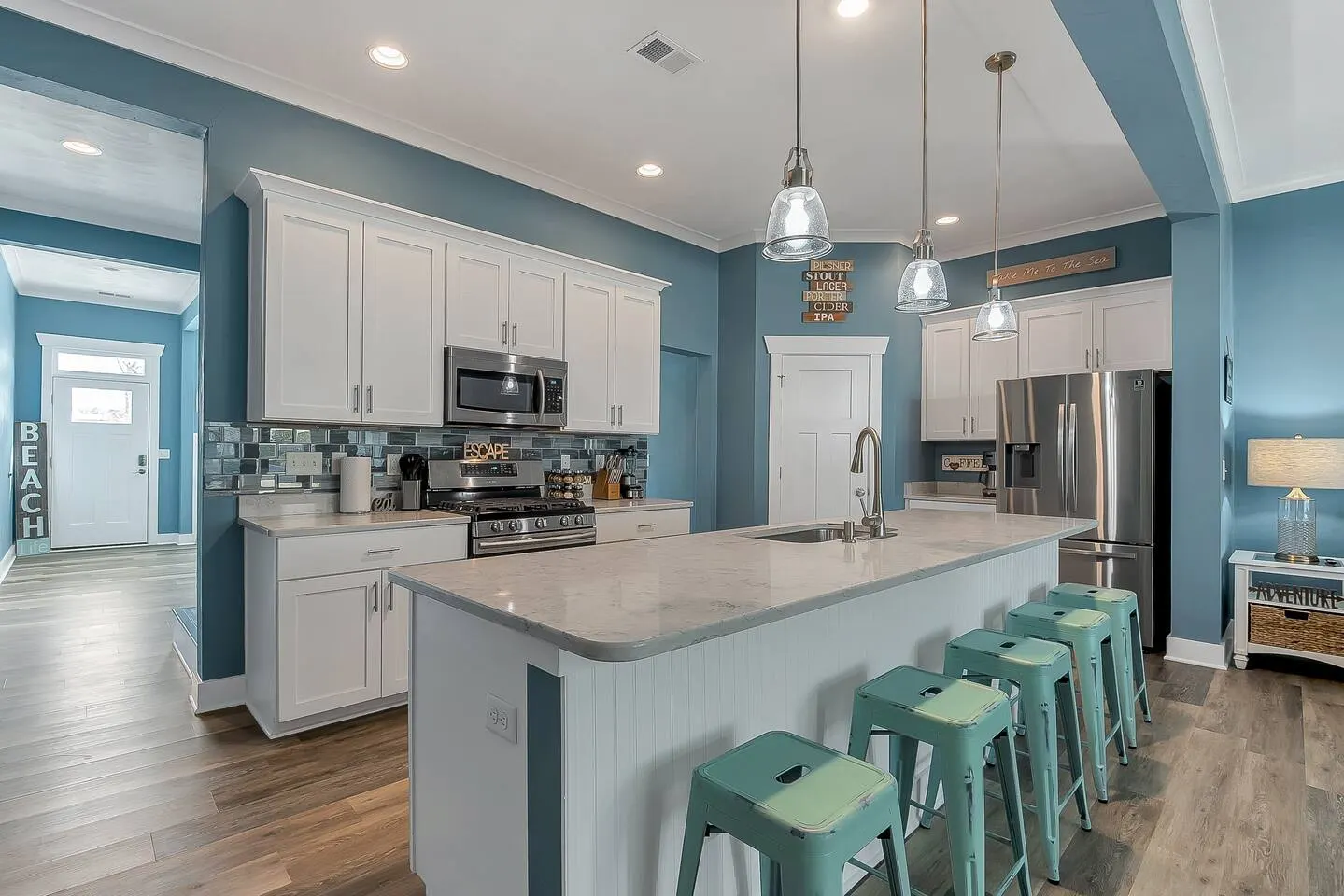 Virginia Beach 4BR • 2 Living Rooms + Balcony