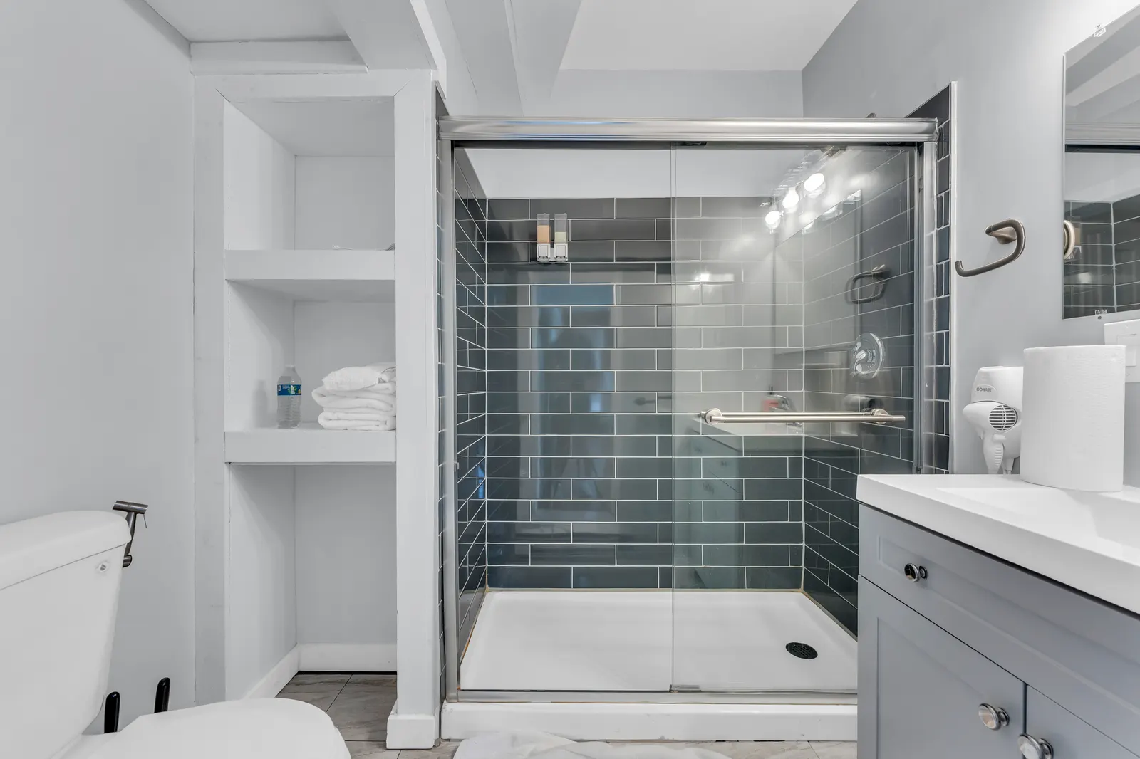 Near Lakewood - Large Private Bath Quinta Suite 2