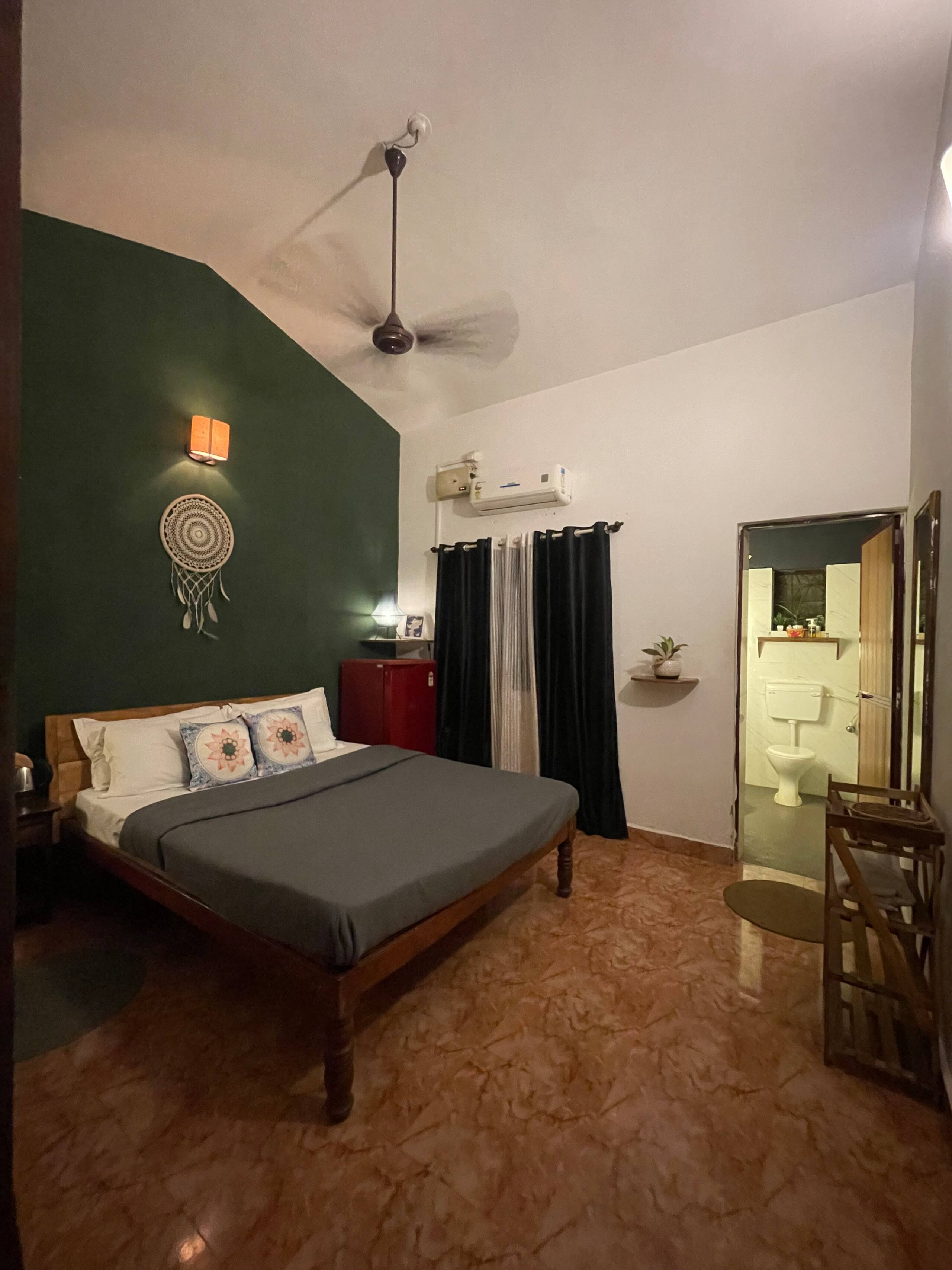 Hidden cozy room 750mtr to beach/ hideaway bar 1