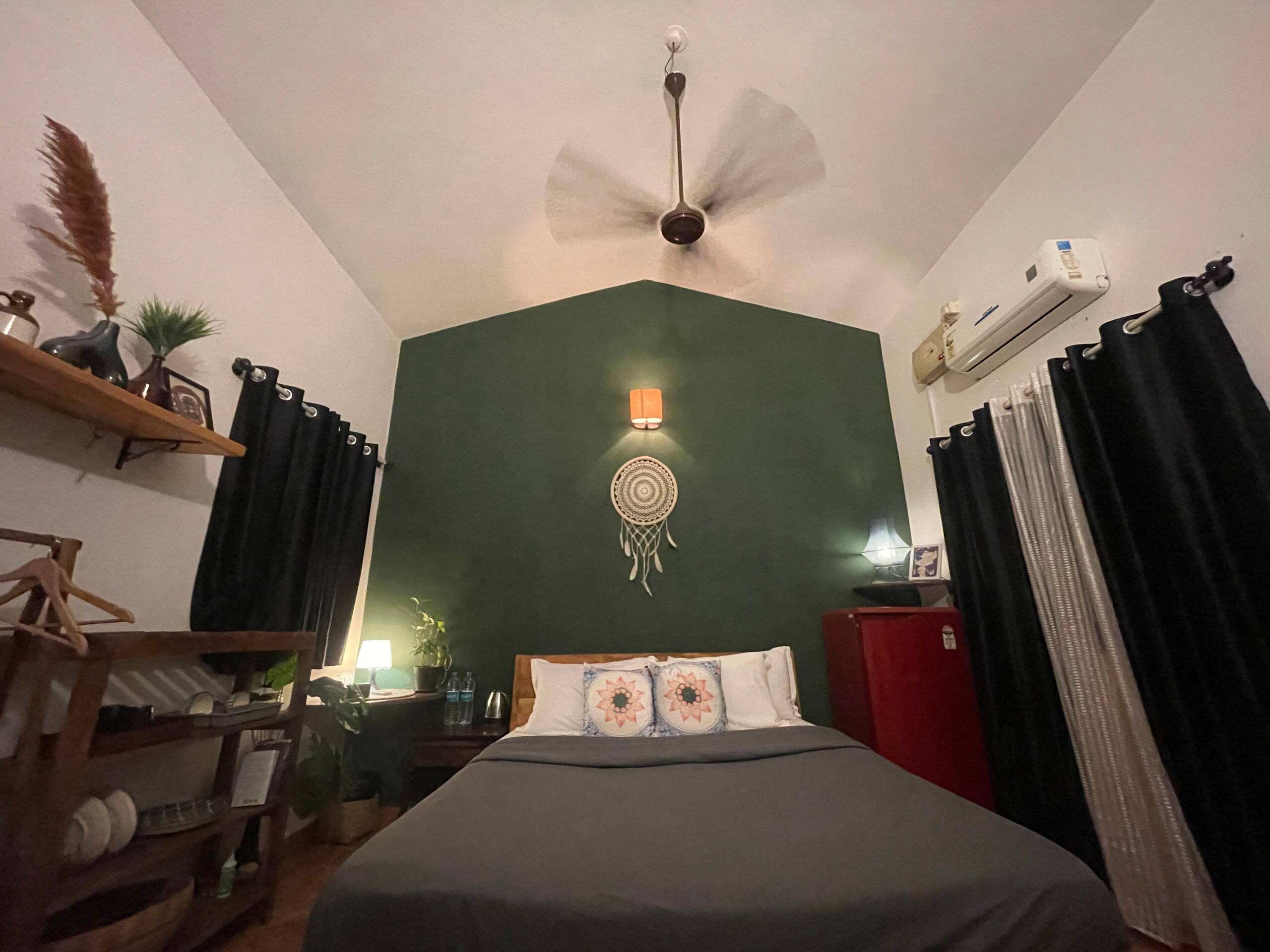 Hidden cozy room 750mtr to beach/ hideaway bar 2