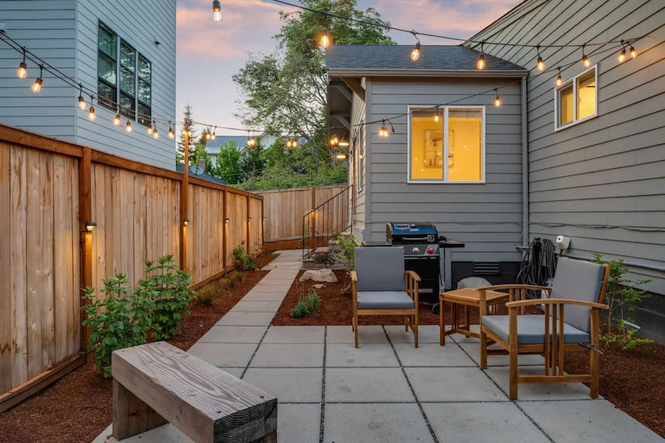 Cottage Gem ~ Min to Waterfront 1
