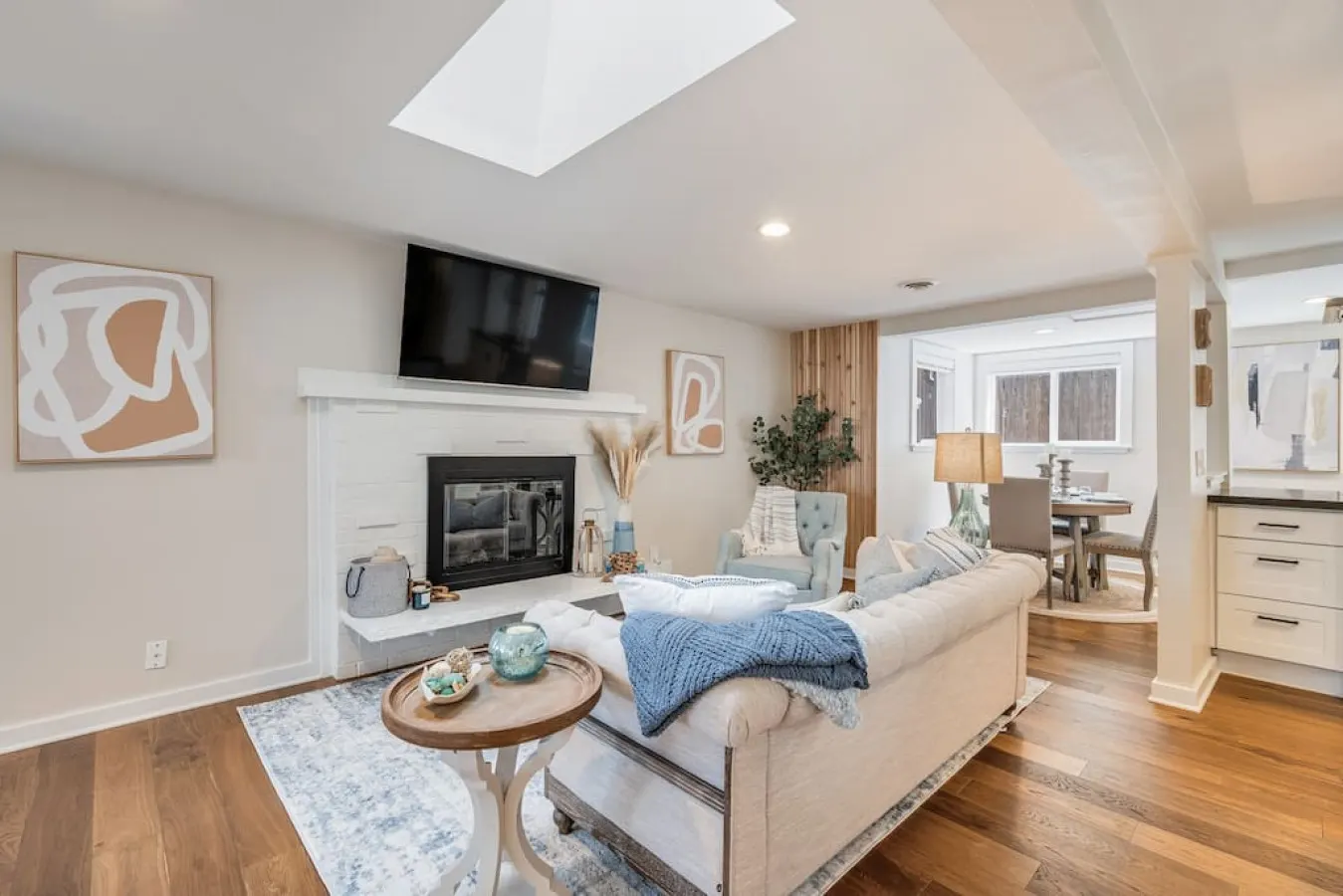 Cottage Gem ~ Min to Waterfront 2