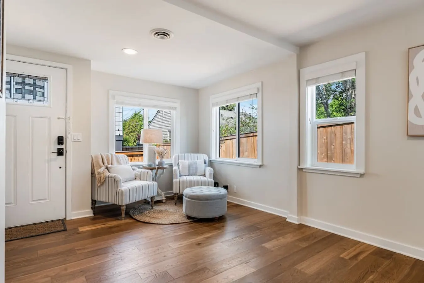 Cottage Gem ~ Min to Waterfront 10