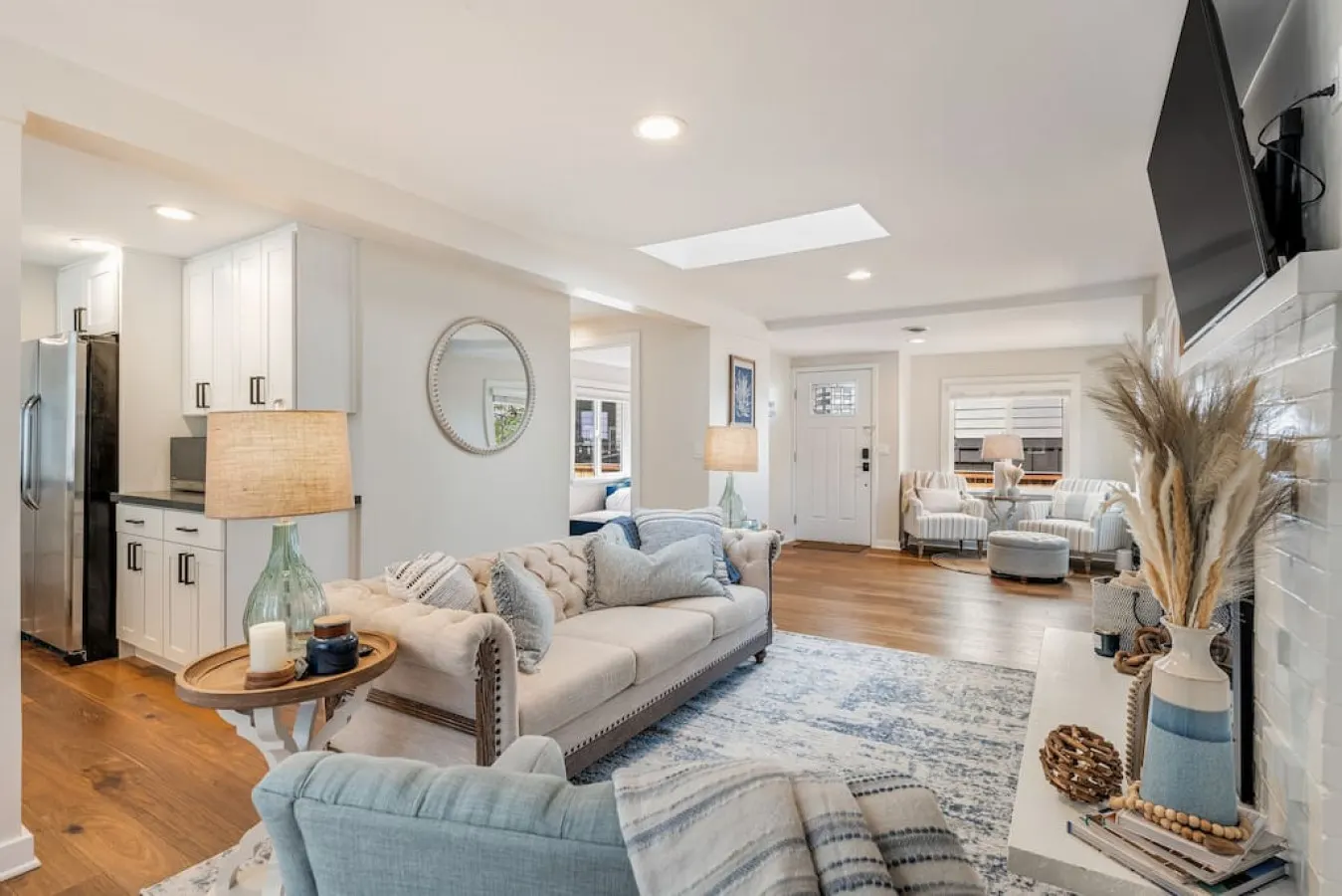Cottage Gem ~ Min to Waterfront 12