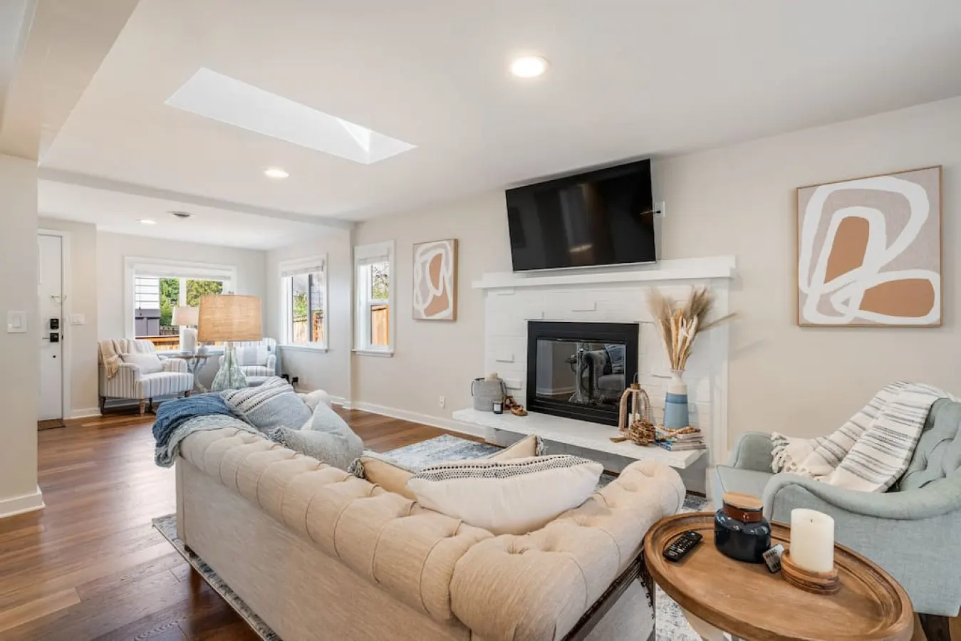 Cottage Gem ~ Min to Waterfront 14
