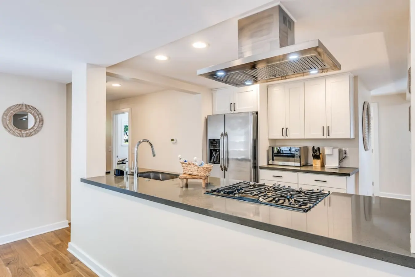 Cottage Gem ~ Min to Waterfront 18