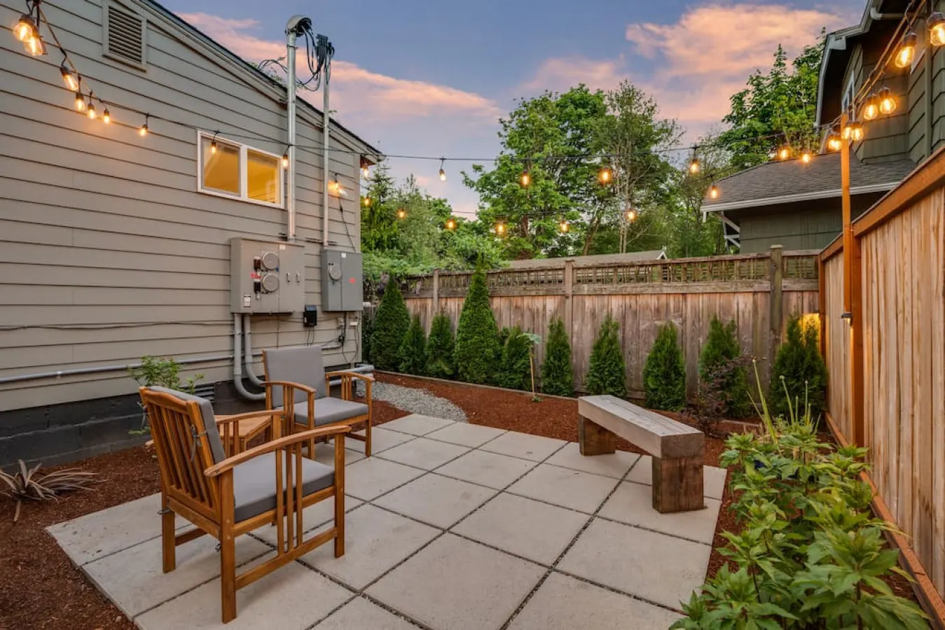 Cottage Gem ~ Min to Waterfront 6