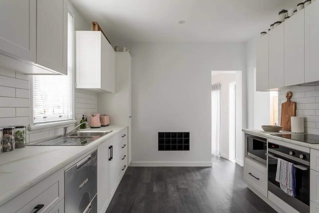 Two Worlds Townhouse - Launceston 10