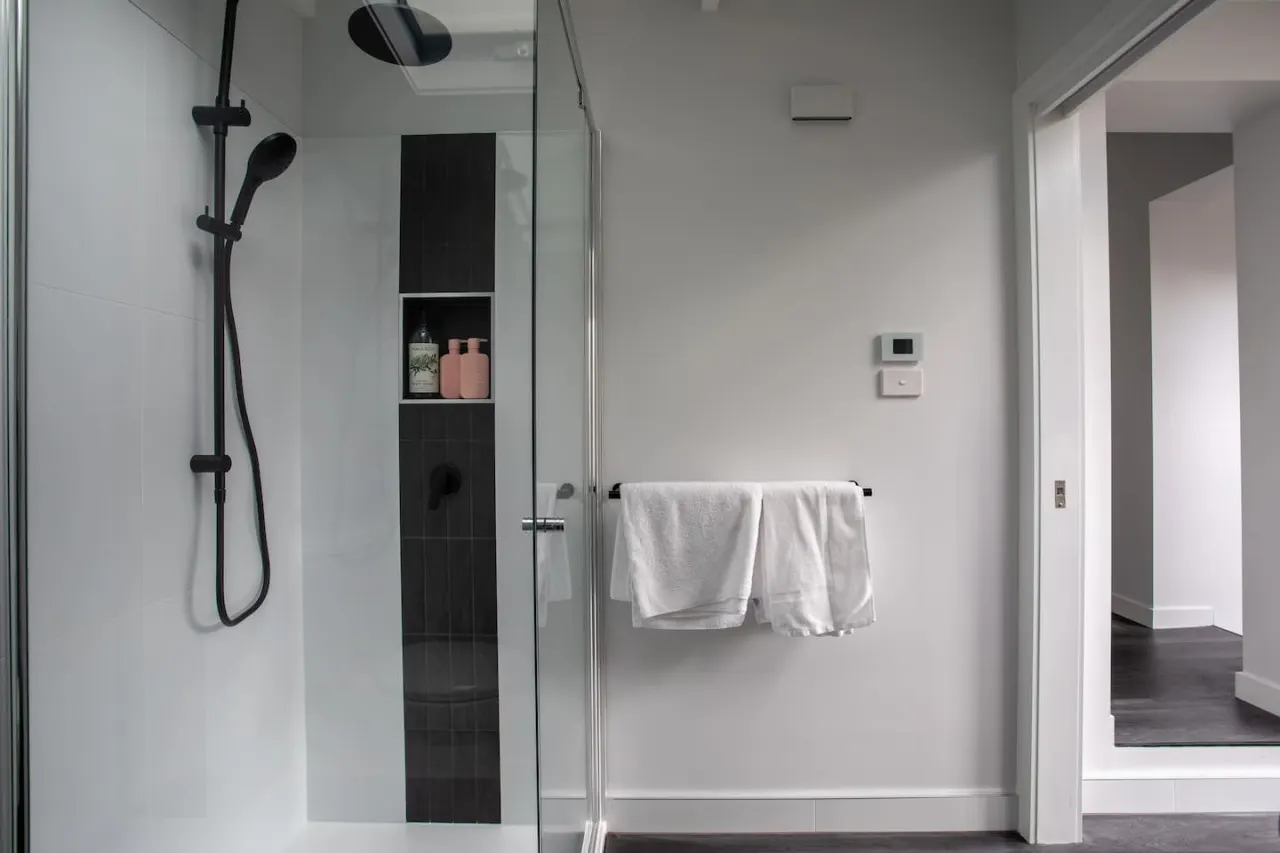 Two Worlds Townhouse - Launceston 20