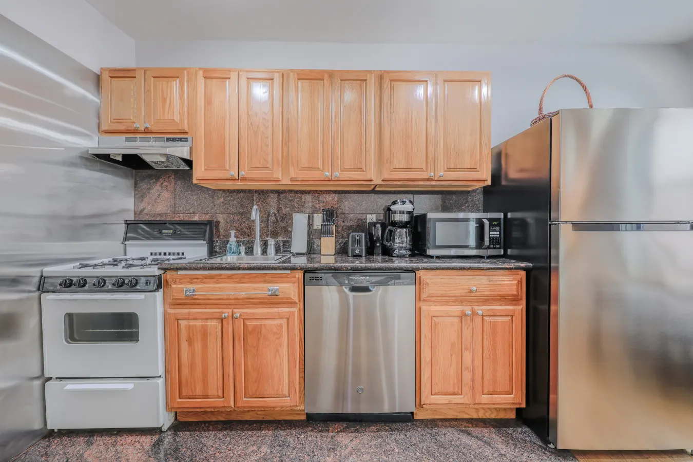 Simple 1BR steps to Boston Common and South End! 5
