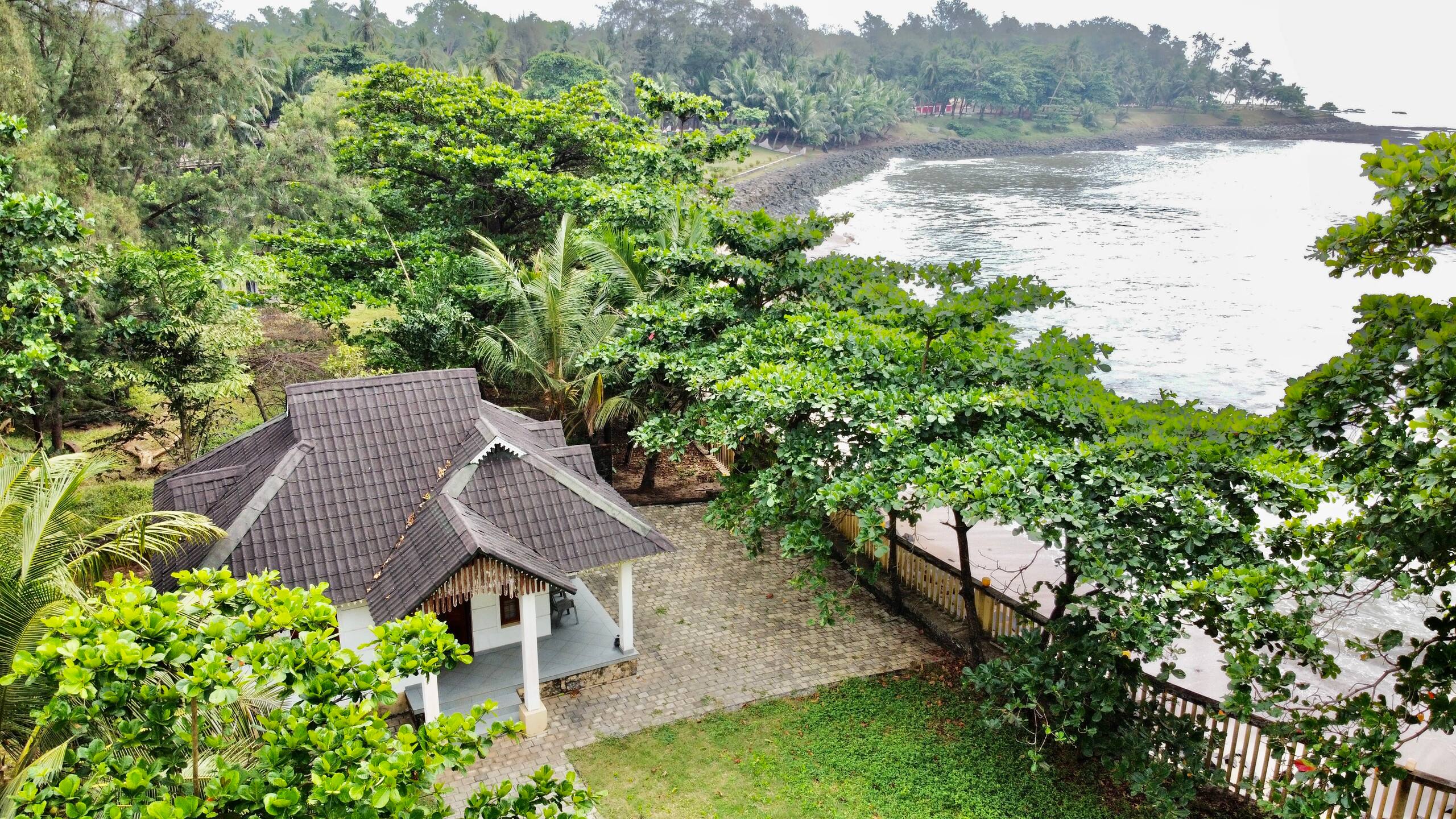 Metro Landsend beach House 17