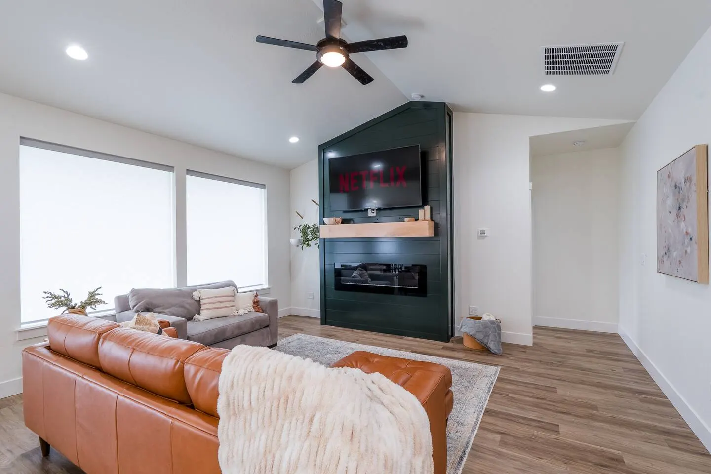 Chic & Stylish King bd Fireplace Fenced Yard 13