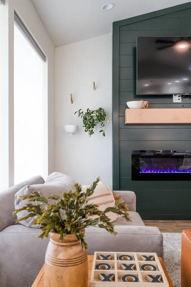 Chic & Stylish King bd Fireplace Fenced Yard 7