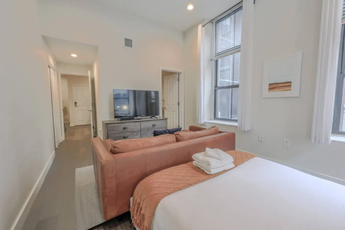Pet Friendly Studio Walk to MGH 2