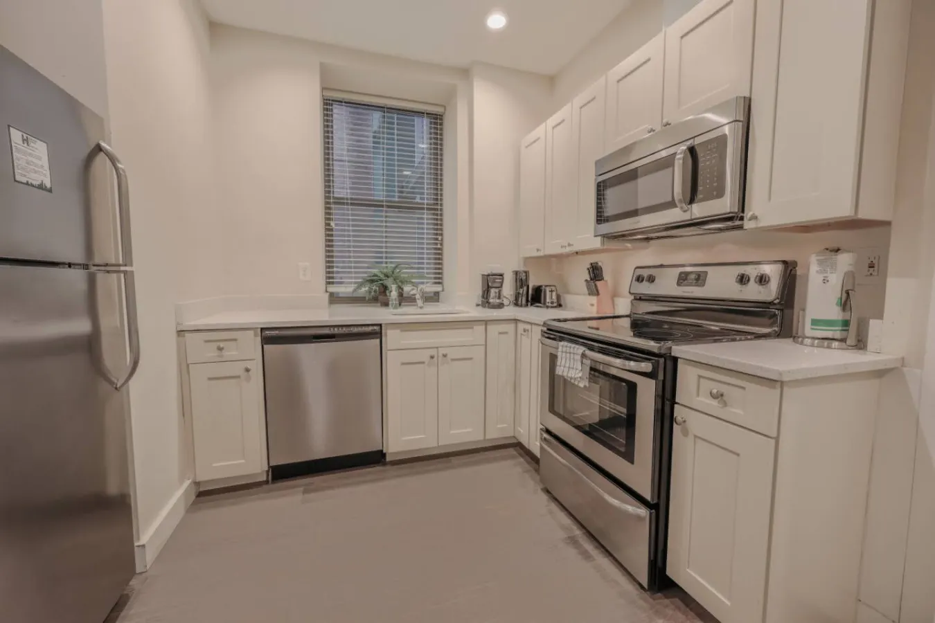 Pet Friendly Studio Walk to MGH 5