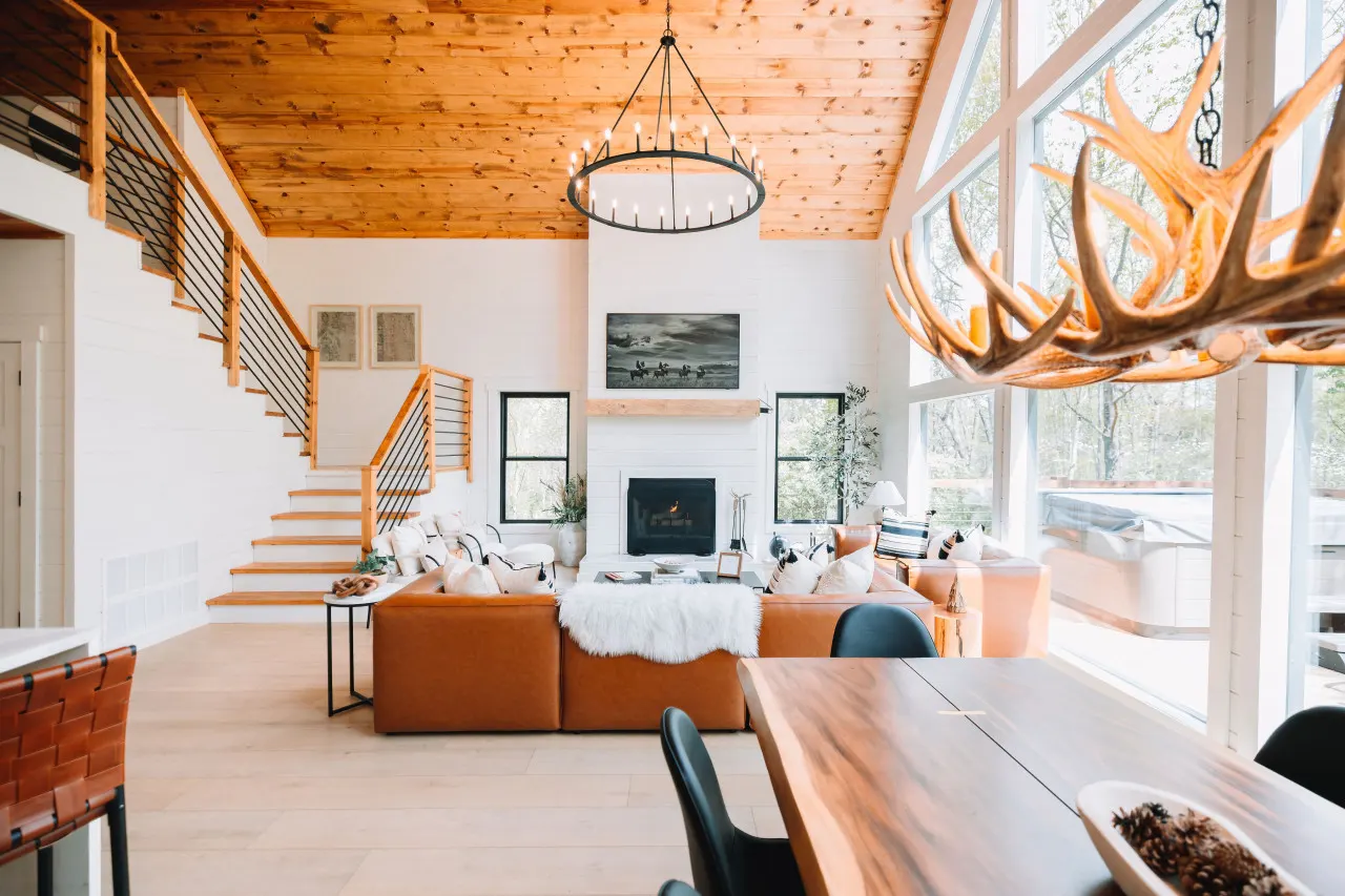 The Everwoods Lodge: Mountain-Modern Cabin in the Hocking Hills