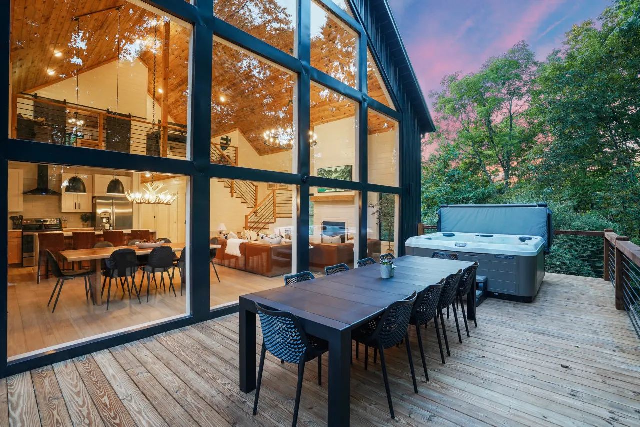 The Everwoods Lodge: Mountain-Modern Cabin in the Hocking Hills — photo 2
