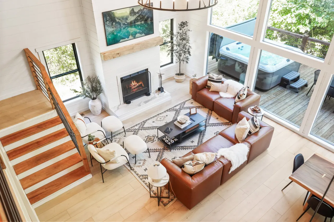 The Everwoods Lodge: Mountain-Modern Cabin in the Hocking Hills 9