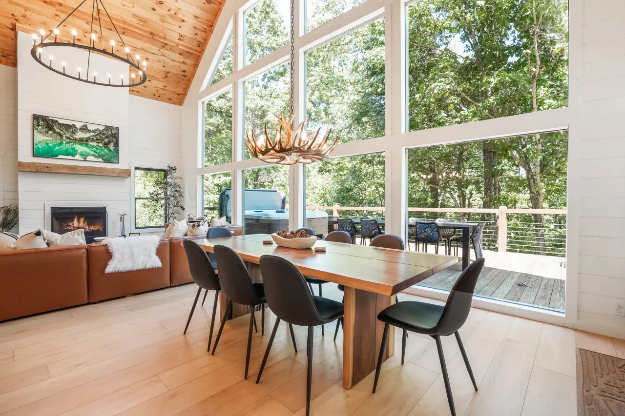 The Everwoods Lodge: Mountain-Modern Cabin in the Hocking Hills 10