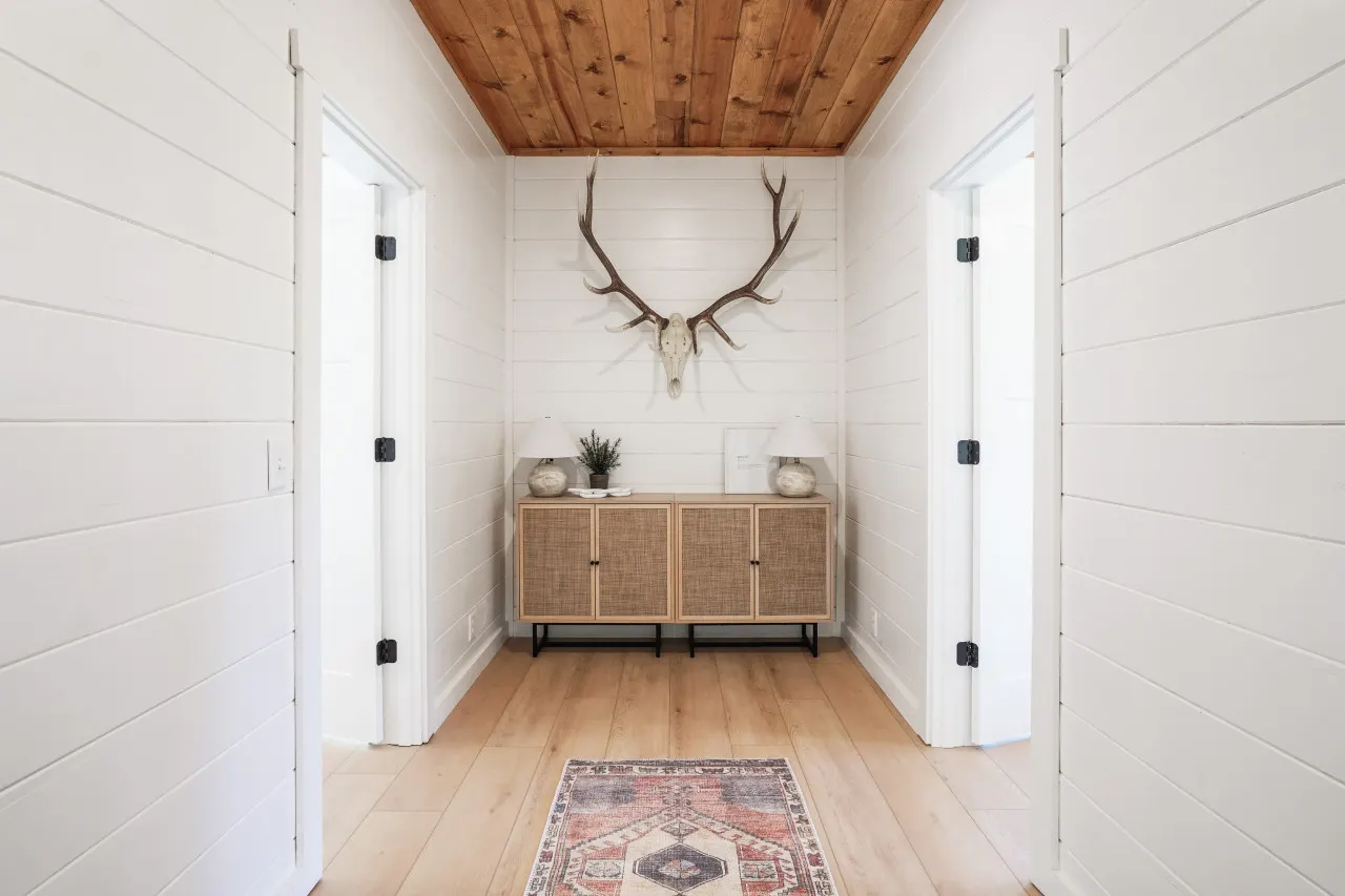 The Everwoods Lodge: Mountain-Modern Cabin in the Hocking Hills 11