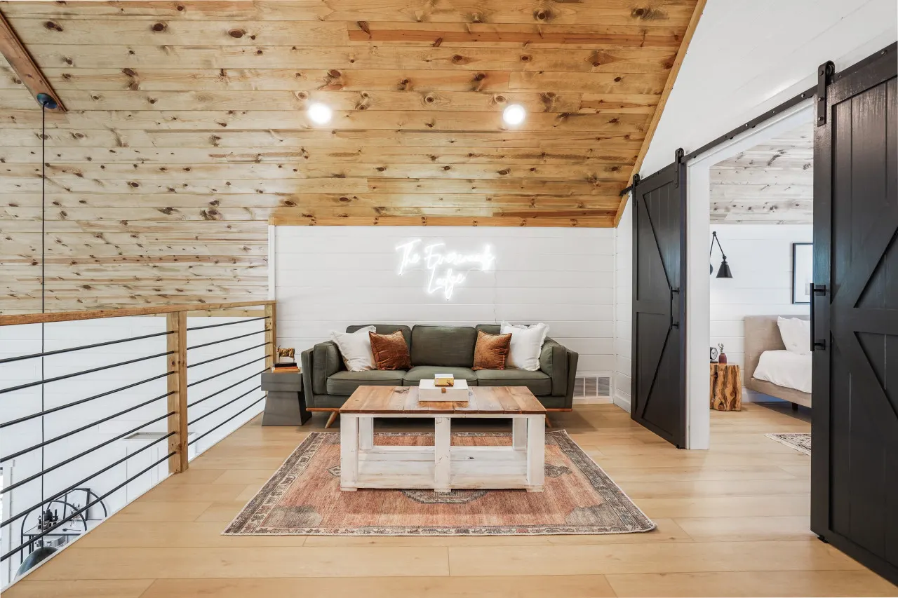 The Everwoods Lodge: Mountain-Modern Cabin in the Hocking Hills 17