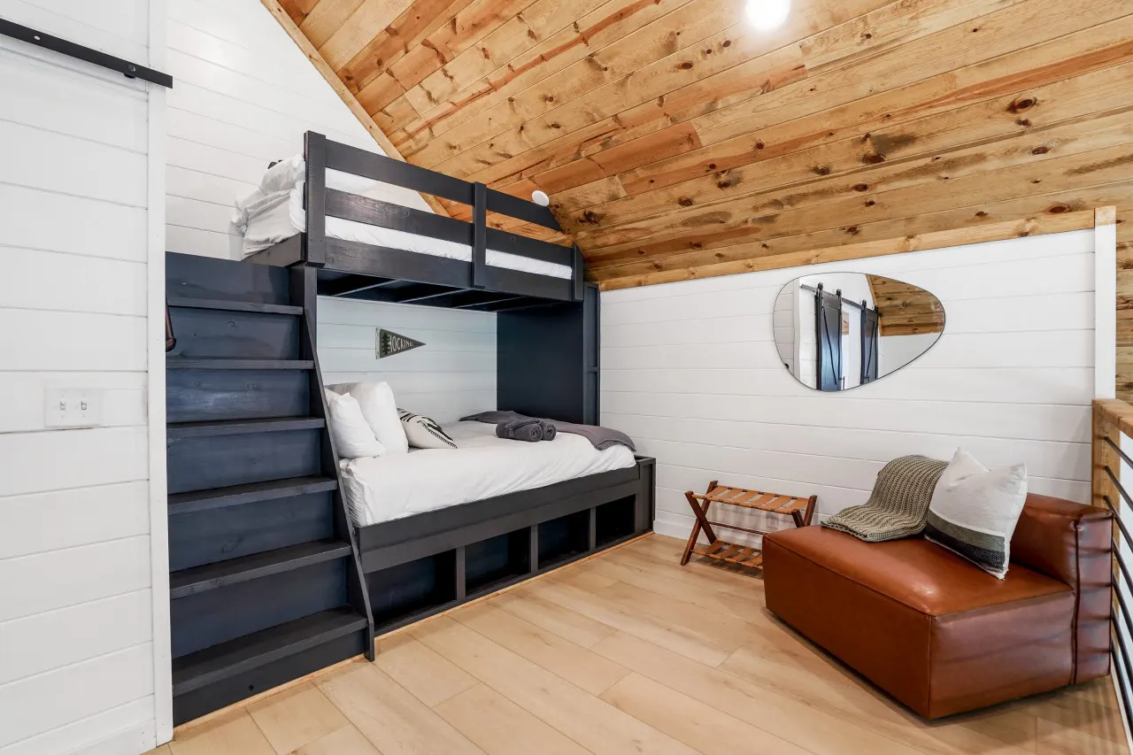 The Everwoods Lodge: Mountain-Modern Cabin in the Hocking Hills 18
