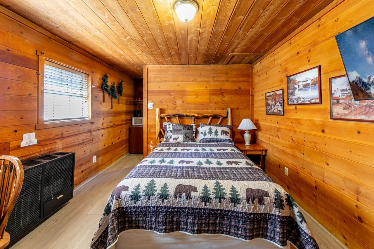 Rustic & Charming - Cozy Hollow Lodge #6 2