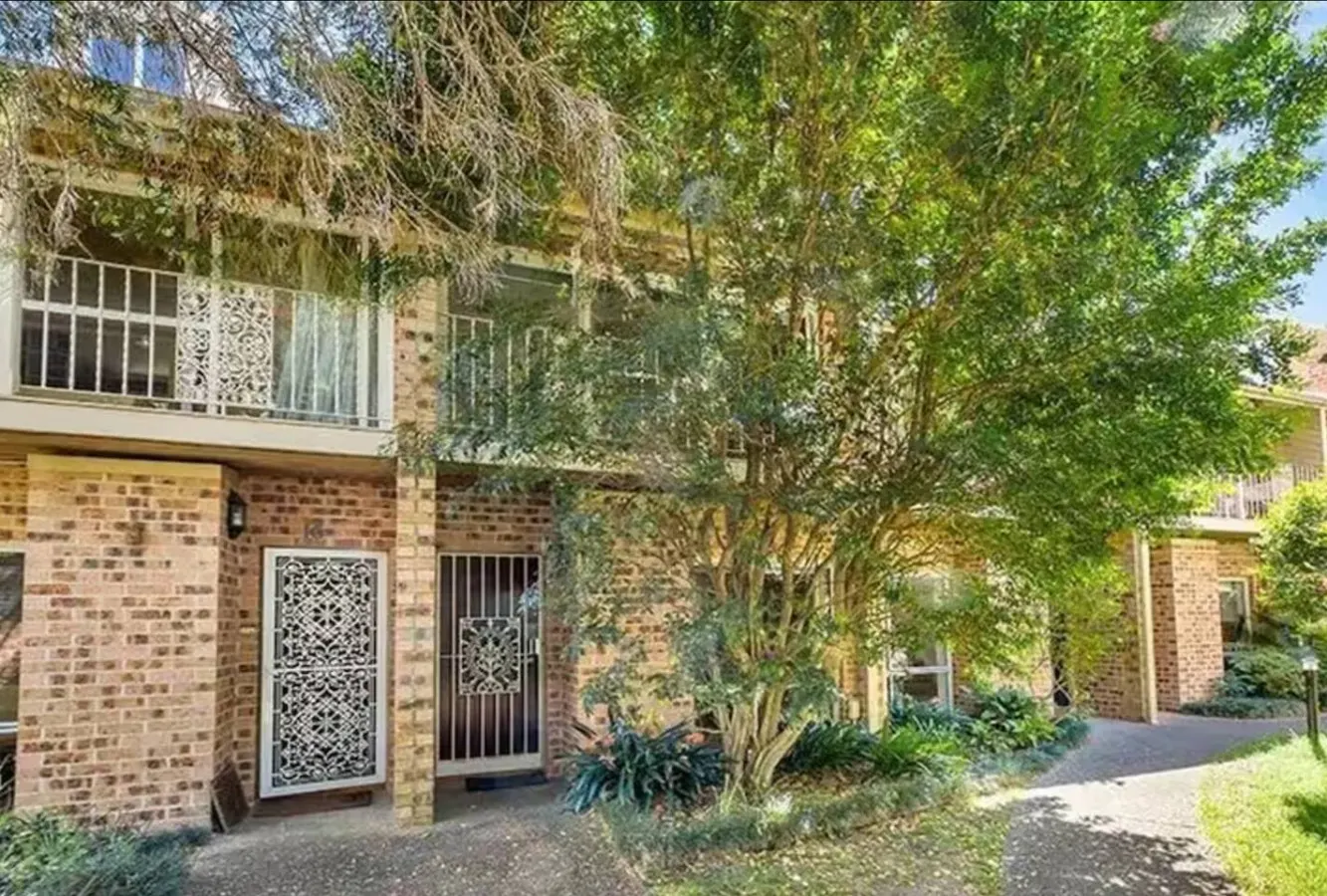 Private Twin Bedroom shared space in Glebe