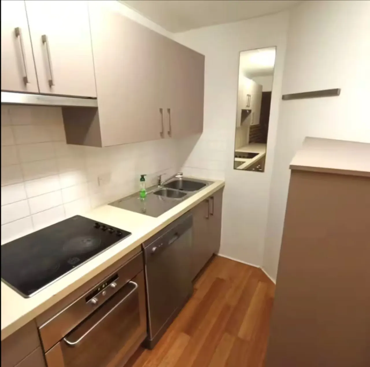 Private Twin Bedroom shared space in Glebe 6