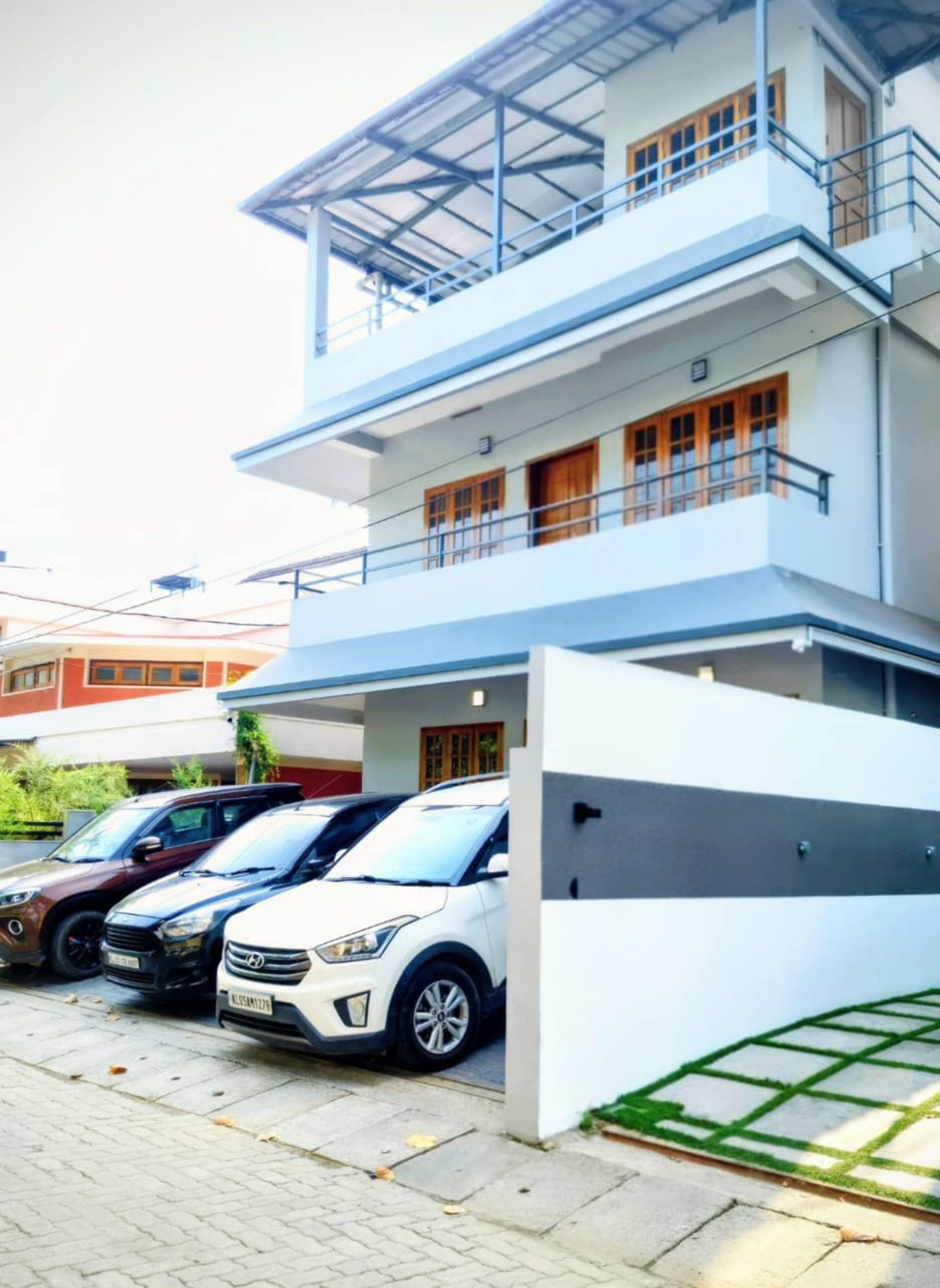 Luxury Stay Near Lulu Mall & AIMS Edappally Metro 5