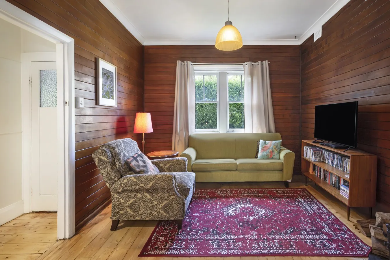 Allambee Cottage - pet friendly, close to town & the station 2
