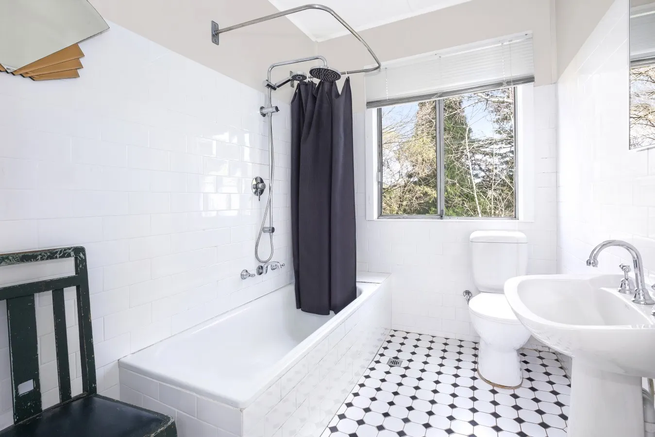 Allambee Cottage - pet friendly, close to town & the station 6