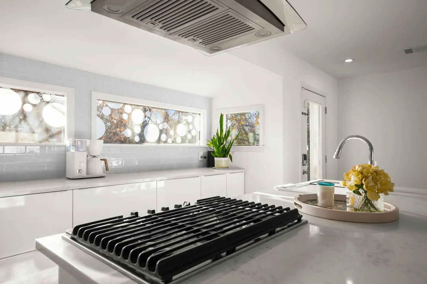 SoCo & S. Lamar Dining Steps Away Heated Pool 3