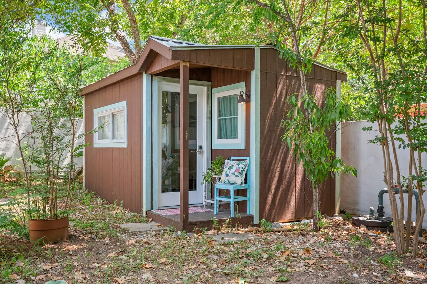 SoCo & S. Lamar Dining Steps Away Heated Pool 5