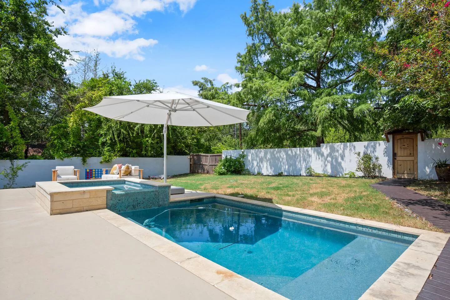 SoCo & S. Lamar Dining Steps Away Heated Pool 7