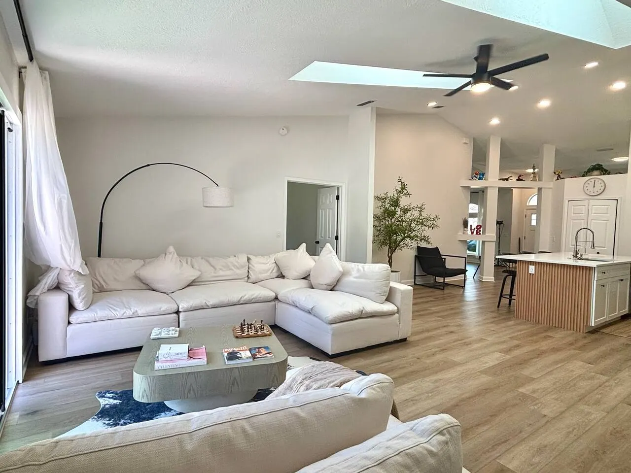 Jax 3BR Retreat | Fully Updated, Beach Close — foto 3