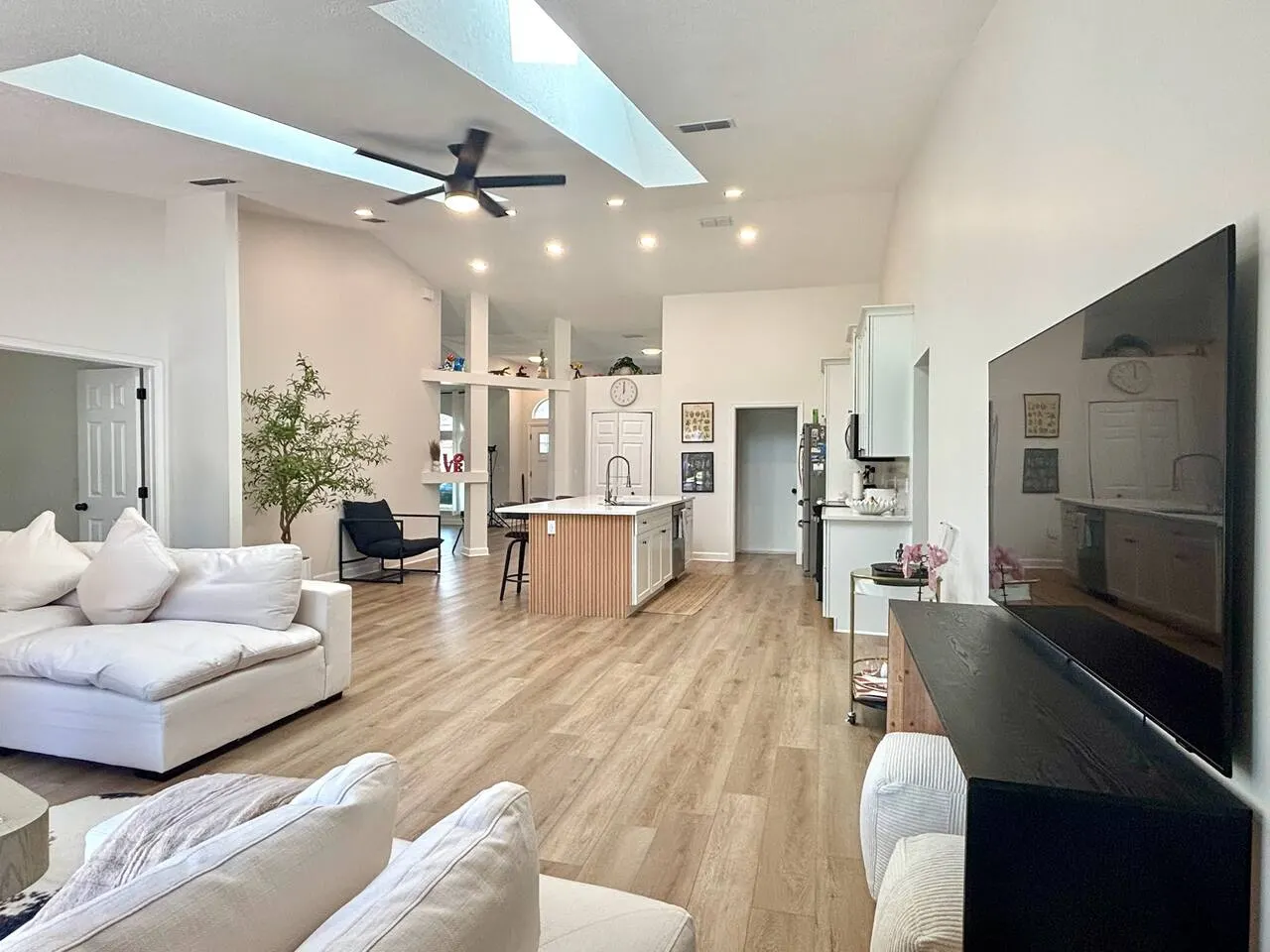 Jax 3BR Retreat | Fully Updated, Beach Close — foto 4
