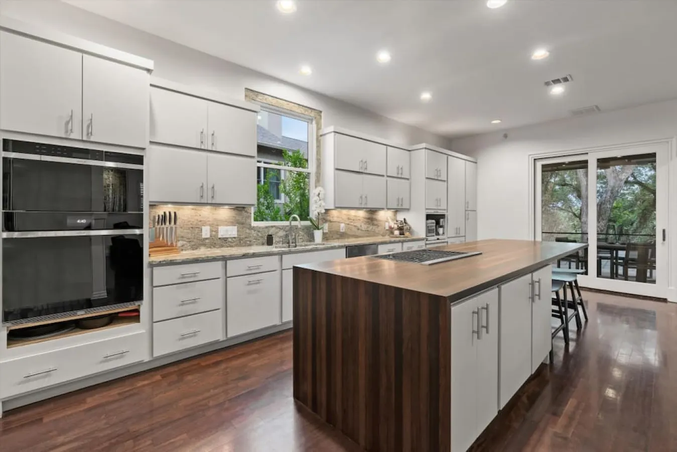 Downtown Oasis : Heated Pool : Spa : Outdoor Living/Dinning : Game Room 12