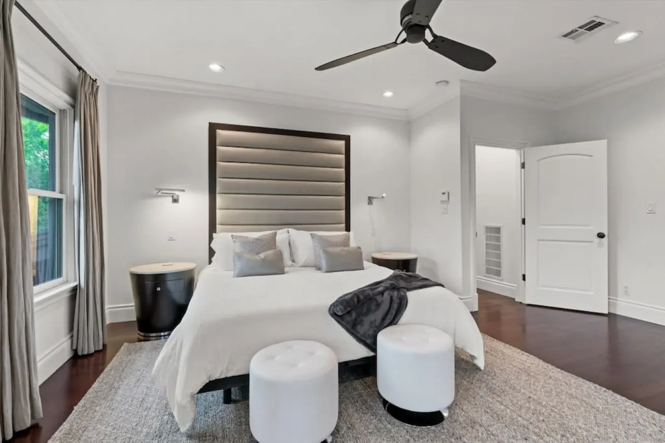 Downtown Oasis : Heated Pool : Spa : Outdoor Living/Dinning : Game Room 20