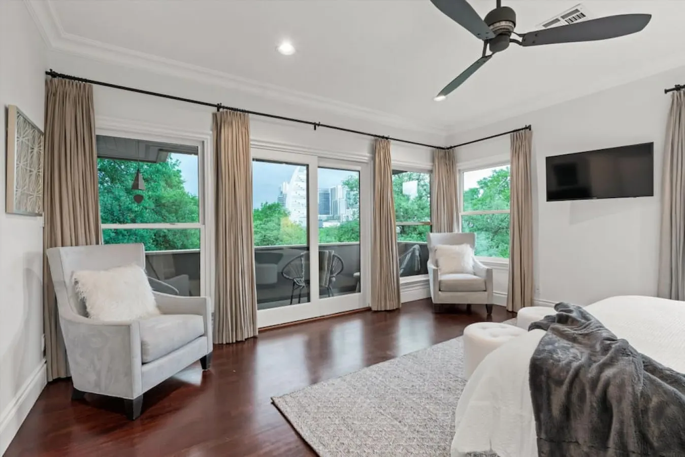 Downtown Oasis : Heated Pool : Spa : Outdoor Living/Dinning : Game Room — photo 4