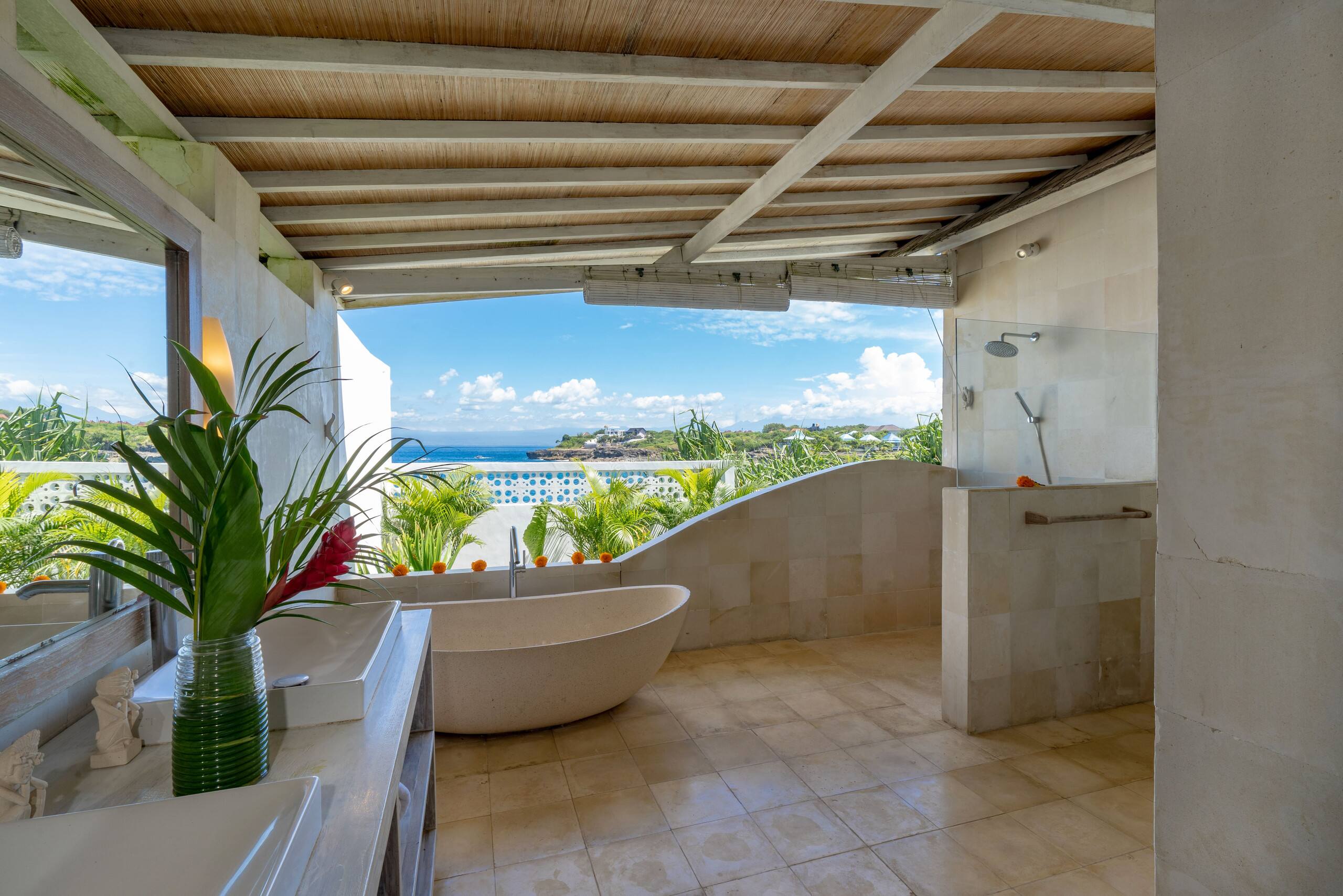 Cliffside 2BR Villa in Nusa Lembongan w/ Pool 18