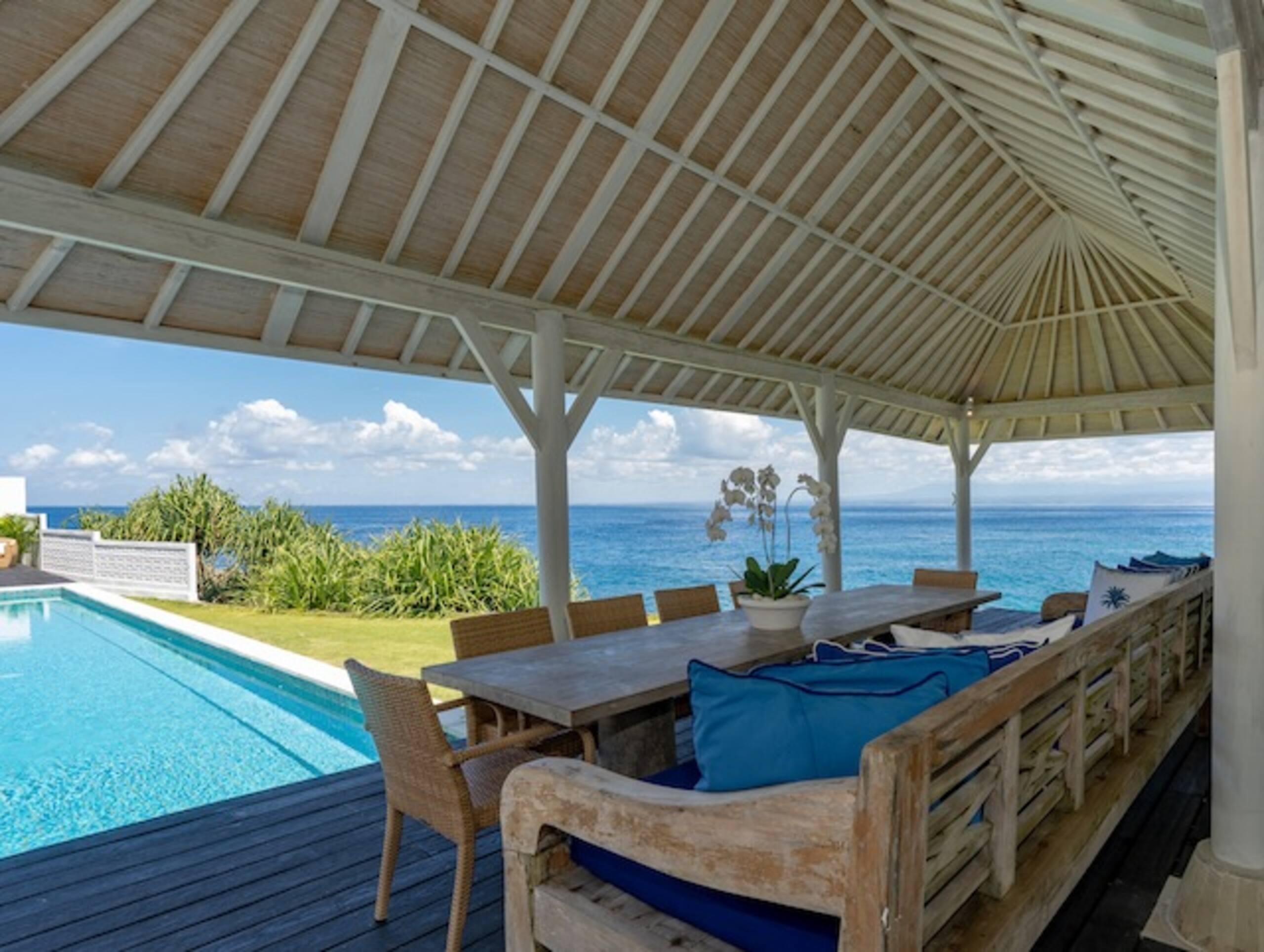 Cliffside 2BR Villa in Nusa Lembongan w/ Pool — photo 4