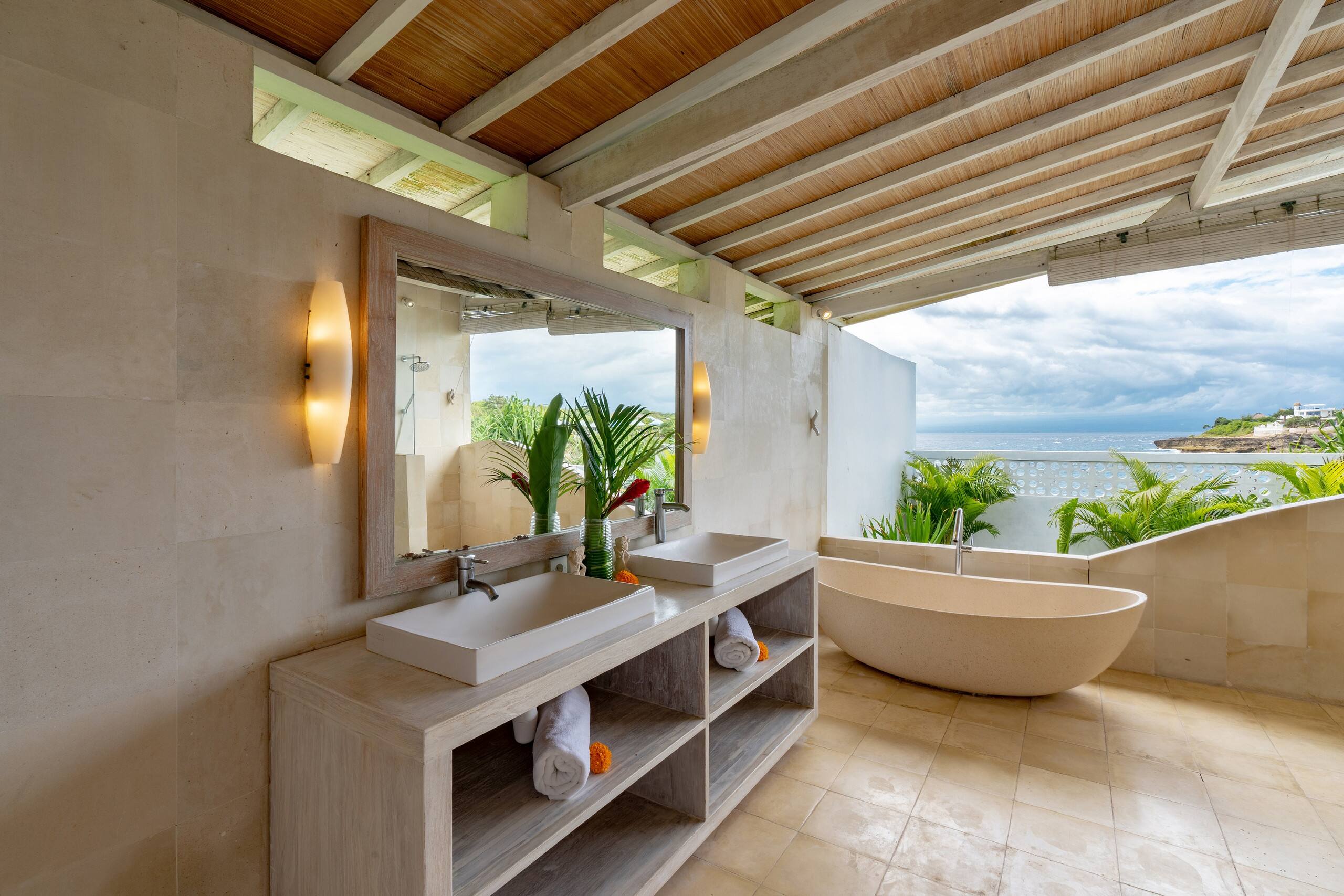 Cliffside 2BR Villa in Nusa Lembongan w/ Pool 19